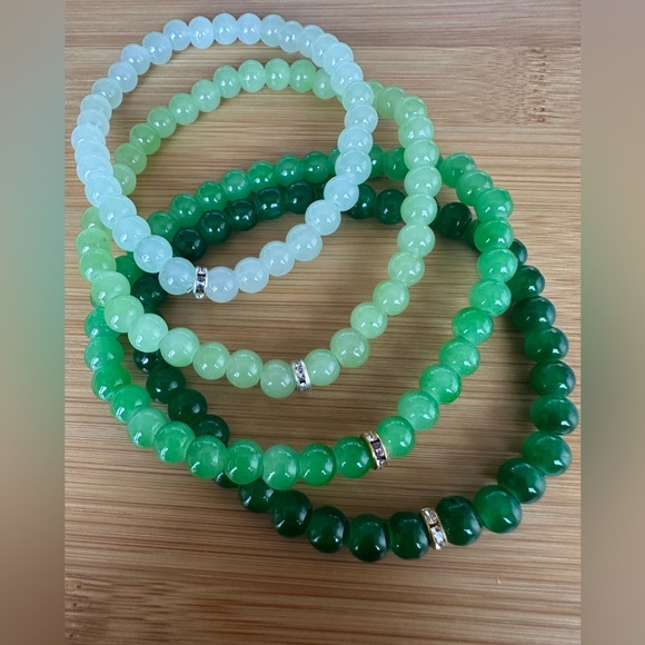 Handmade Dark Green Glass Stretch Bead Bracelet with Goldtone Accent … - Picture 3 of 3